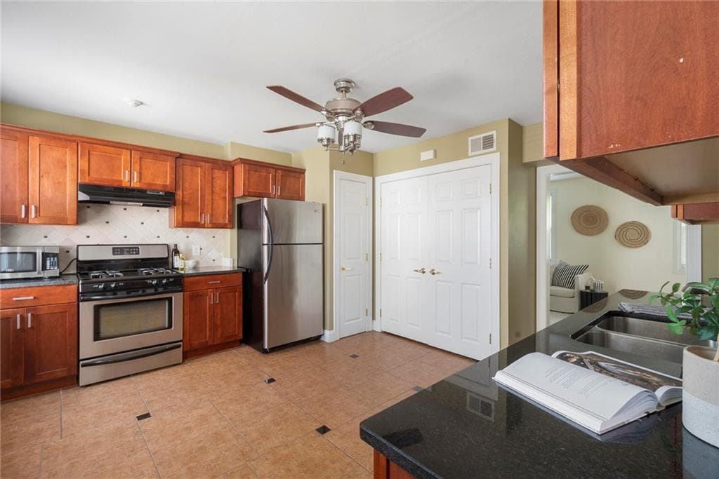 331 Williams Street UNIT 7 photo 3