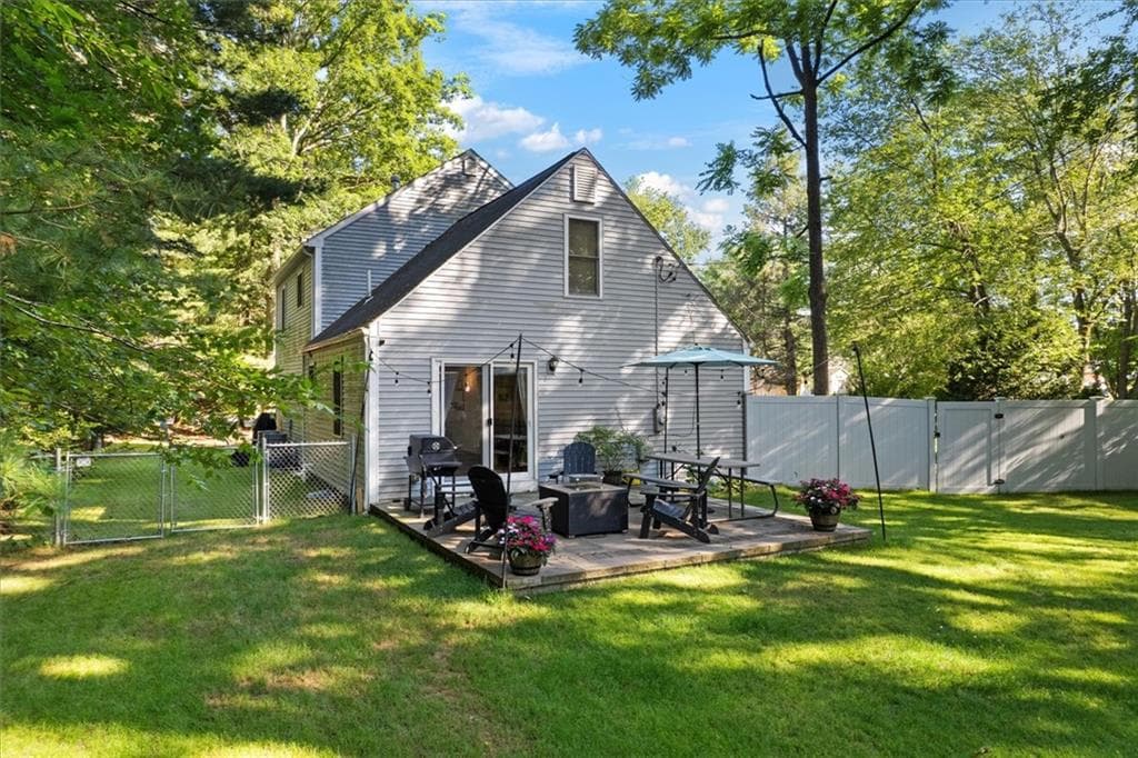 Single Family Residence at 47 Smith Avenue, Smithfield, photo 5 of 46