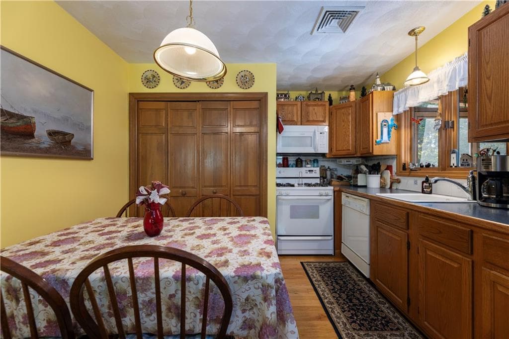 Single Family Residence at 8 Robin Drive, North Kingstown, photo 43 of 50
