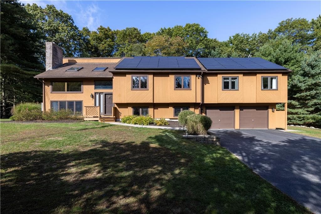 Single Family Residence at 8 Robin Drive, North Kingstown, photo 50 of 50