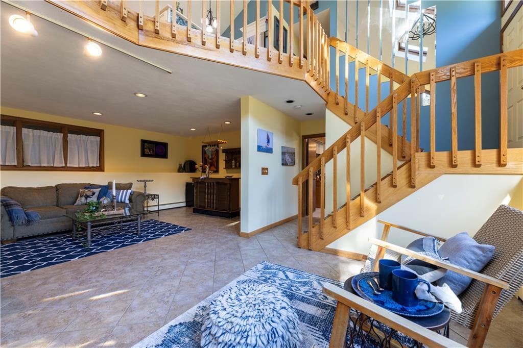 Single Family Residence at 8 Robin Drive, North Kingstown, photo 31 of 50