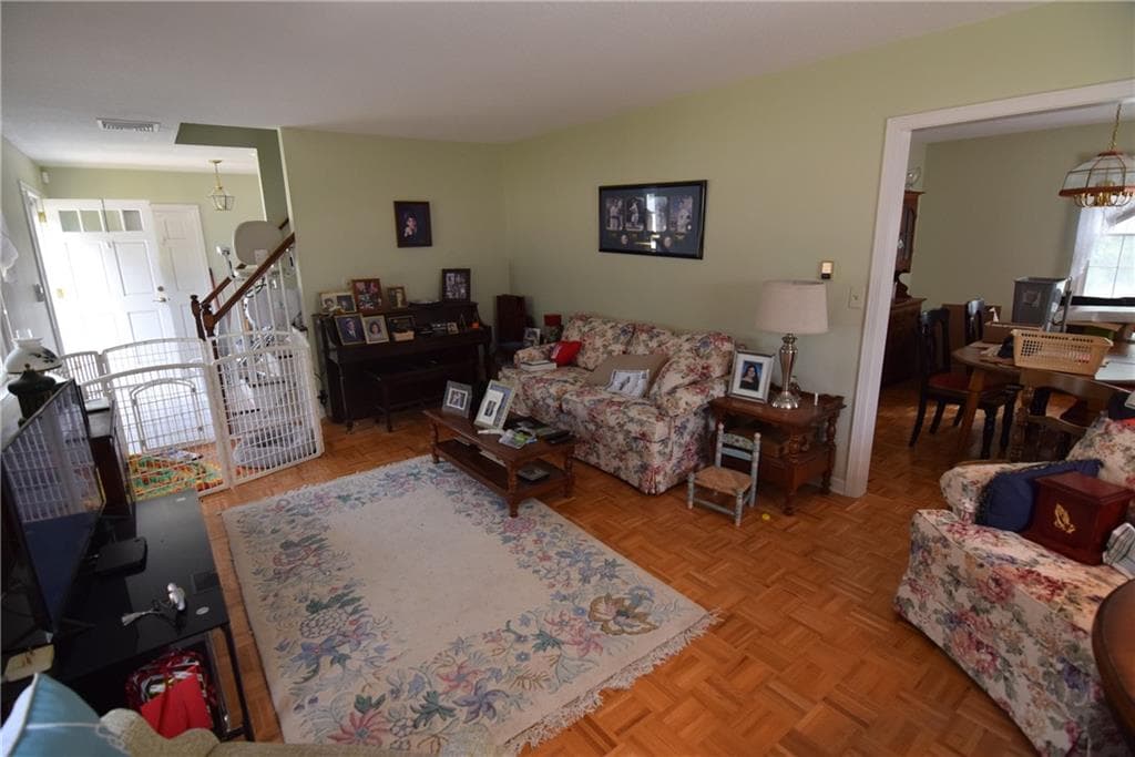 8 Pequot Avenue photo 7
