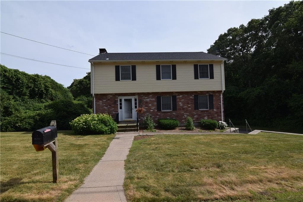 8 Pequot Avenue photo 3