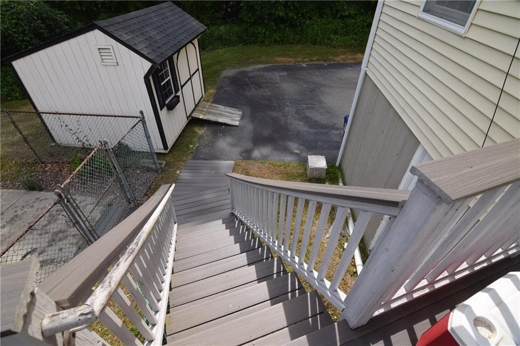 8 Pequot Avenue photo 32
