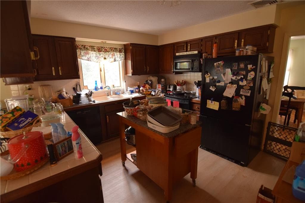 8 Pequot Avenue photo 5