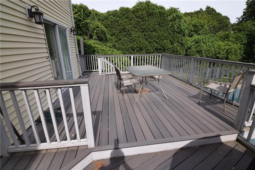 8 Pequot Avenue photo 33