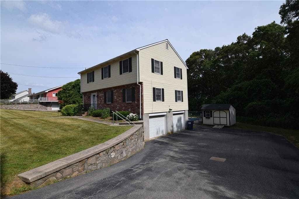 8 Pequot Avenue photo 4