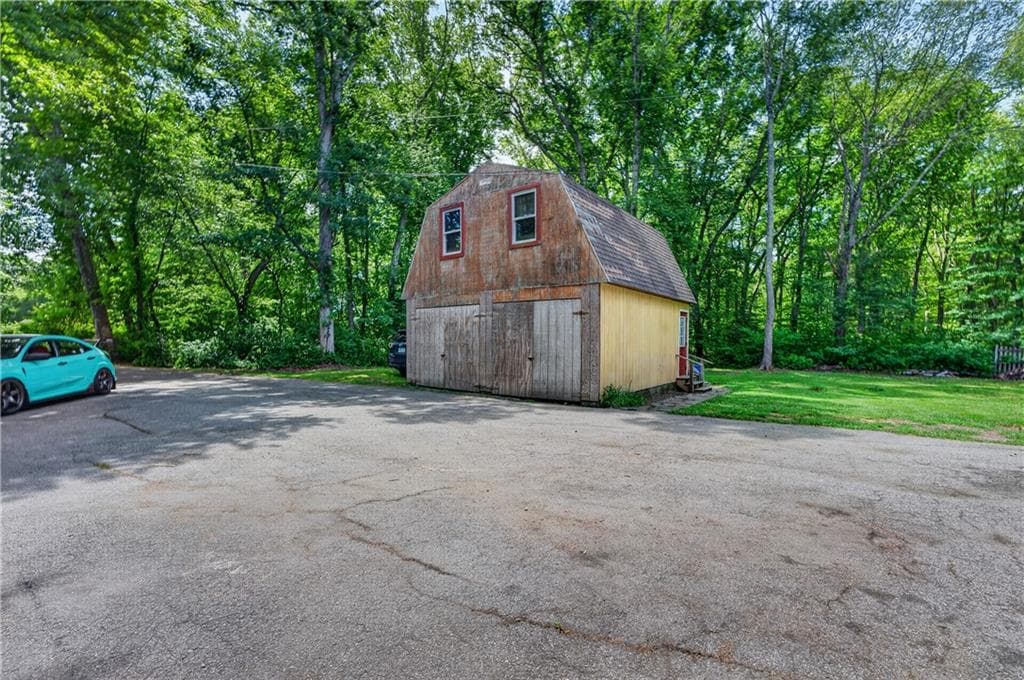 Single Family Residence at 183 South Road, Exeter, photo 15 of 19