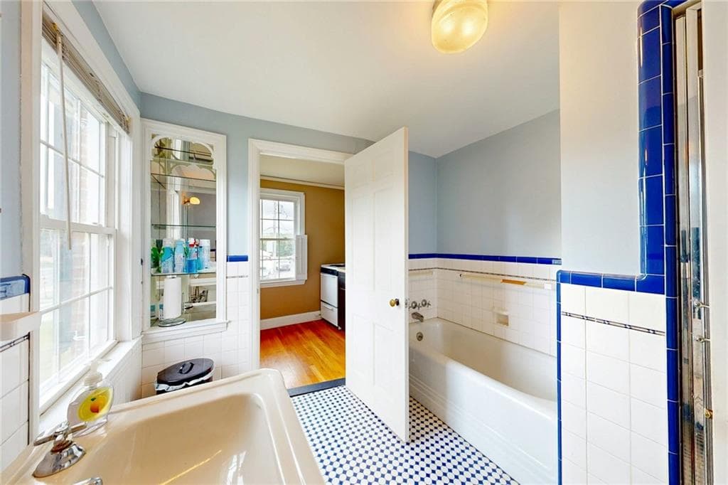 873 Warwick Avenue photo 38