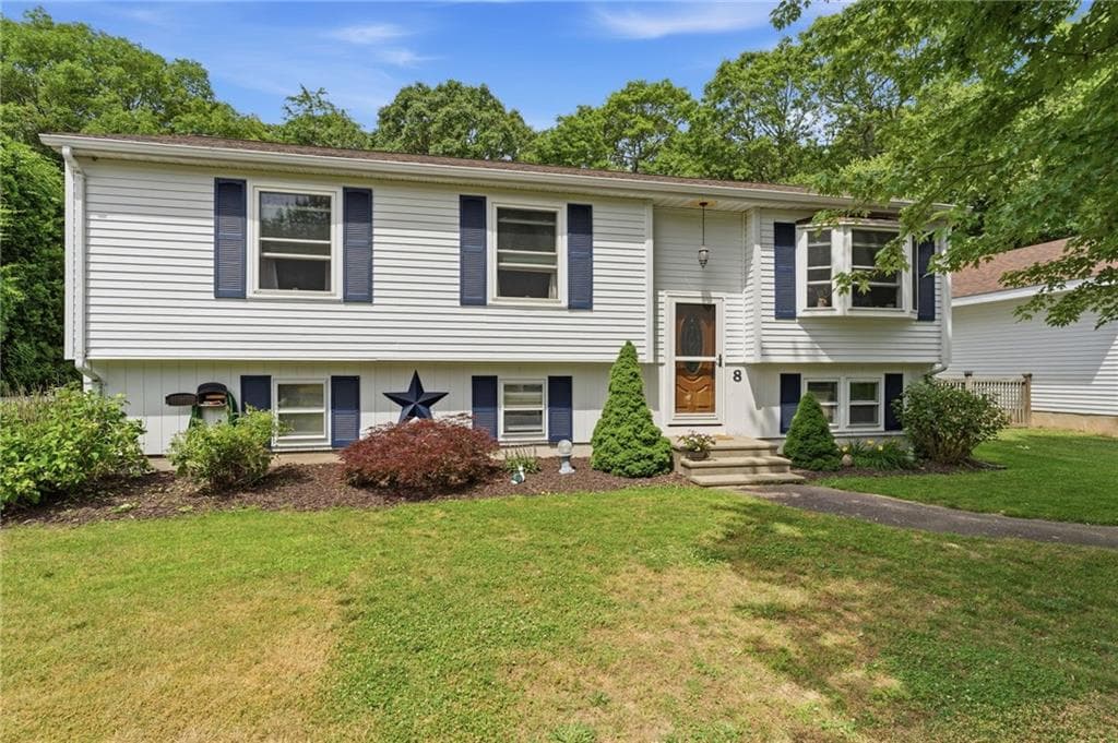 Single Family Residence at 8 Sparrow Drive, Westerly