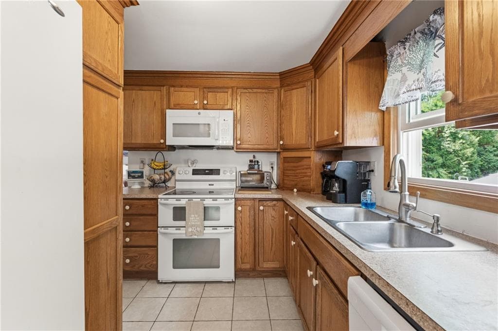 Single Family Residence at 8 Sparrow Drive, Westerly, photo 31 of 48