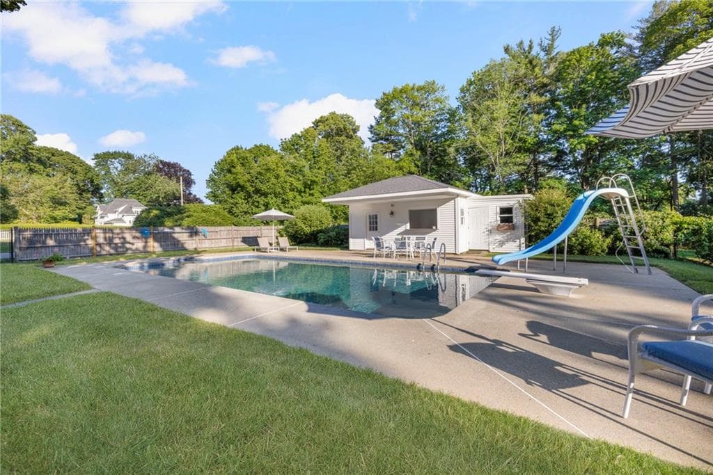 127 Beacon Avenue photo 46