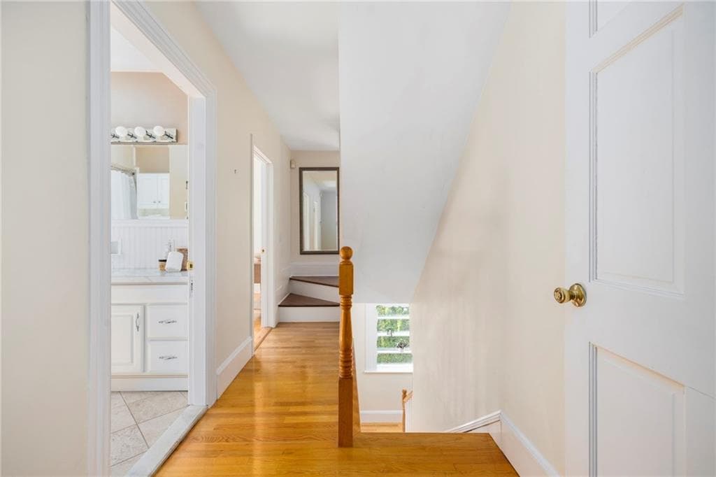 127 Beacon Avenue photo 36