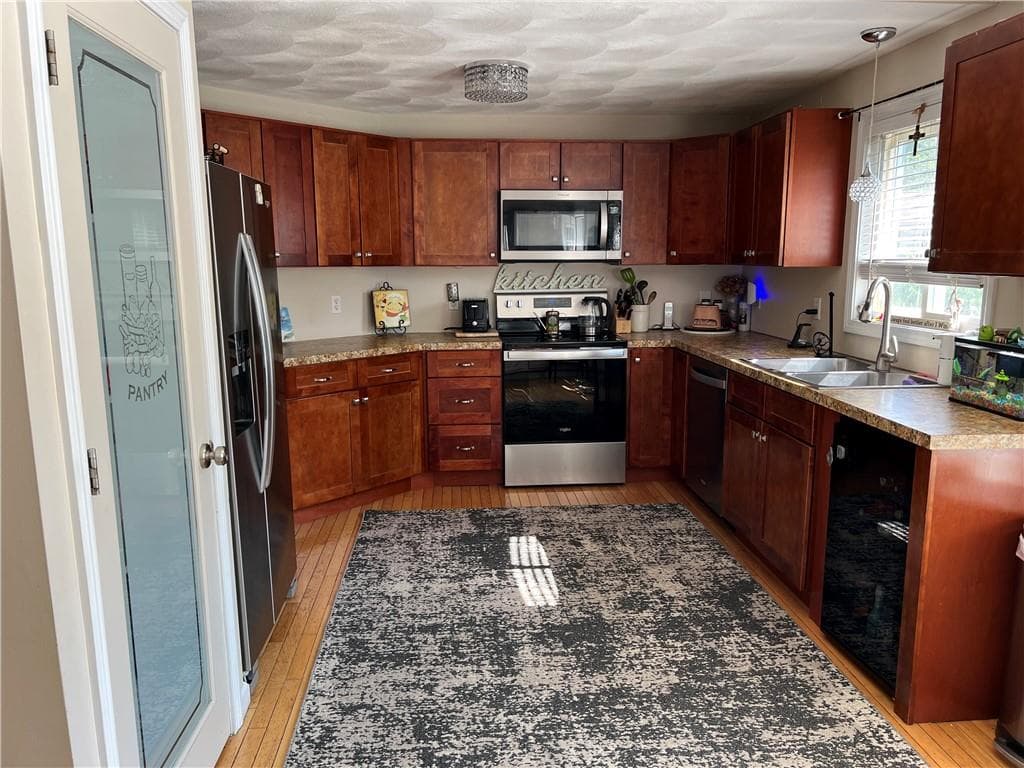 1089 Greenwich Avenue photo 2