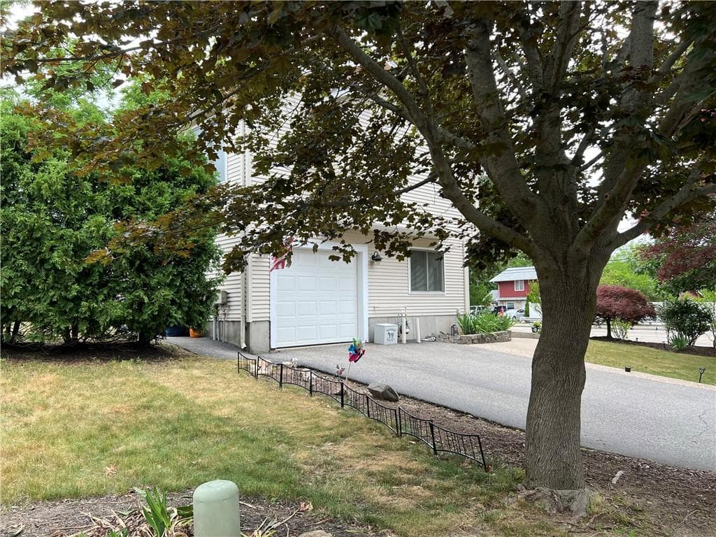 1089 Greenwich Avenue photo 13