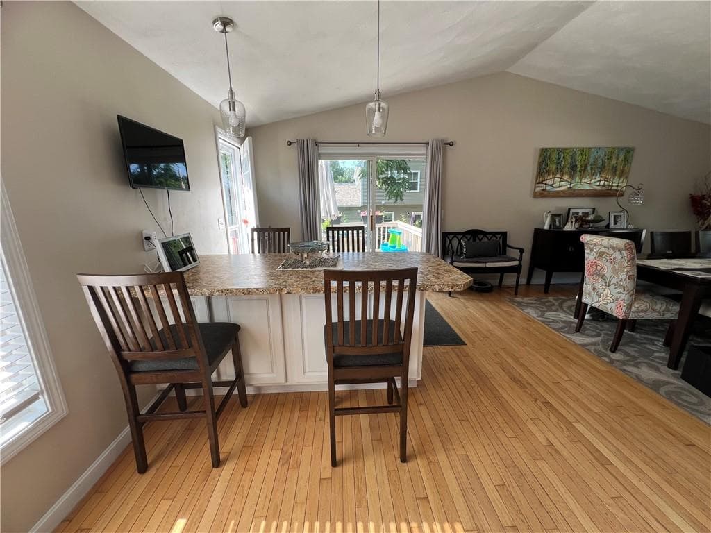 1089 Greenwich Avenue photo 3