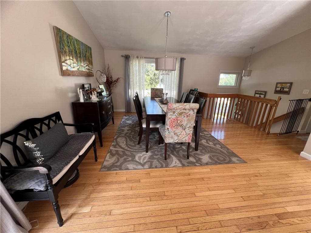 1089 Greenwich Avenue photo 4