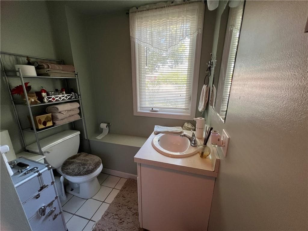 1089 Greenwich Avenue photo 8