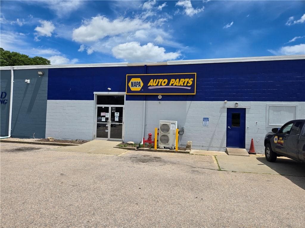 Commercial,Commercial Sale at 1425 Kingstown Road, South Kingstown, photo 11 of 13