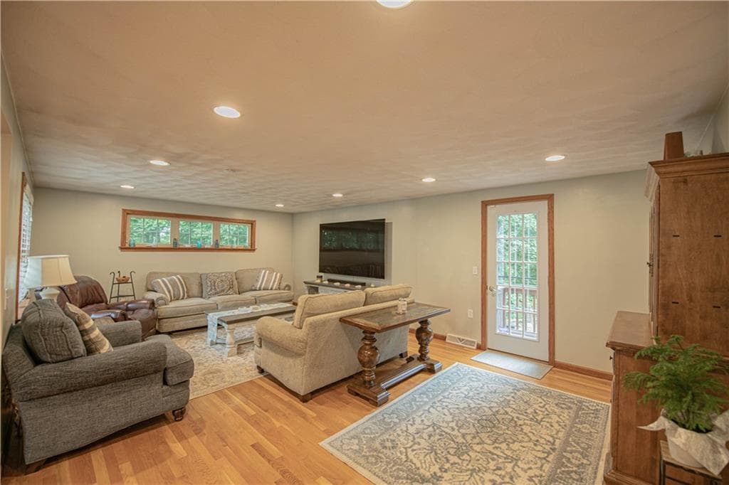Single Family Residence at 20 Whipple Road, Smithfield, photo 13 of 27