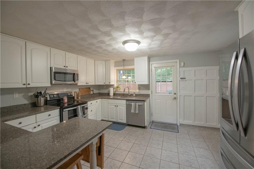 Single Family Residence at 20 Whipple Road, Smithfield, photo 10 of 27