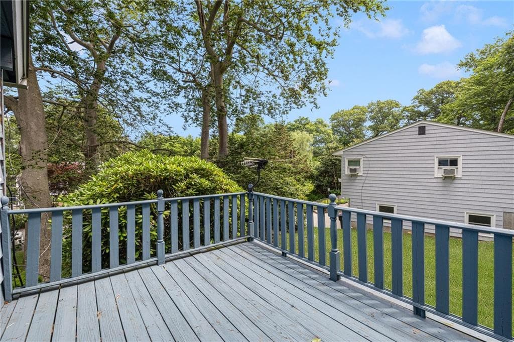 Single Family Residence at 58 Rip Van Winkle Circle, Warwick, photo 9 of 39
