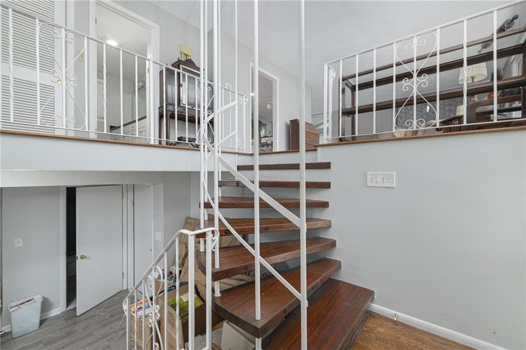 Single Family Residence at 58 Rip Van Winkle Circle, Warwick, photo 14 of 39