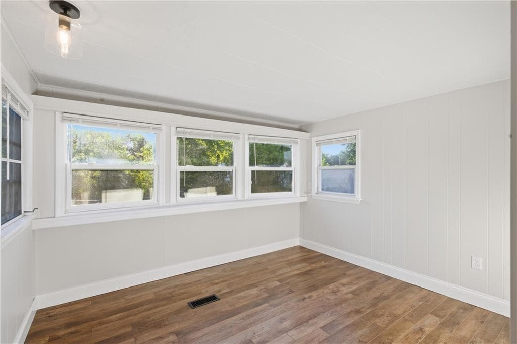 48 Mason Avenue photo 17