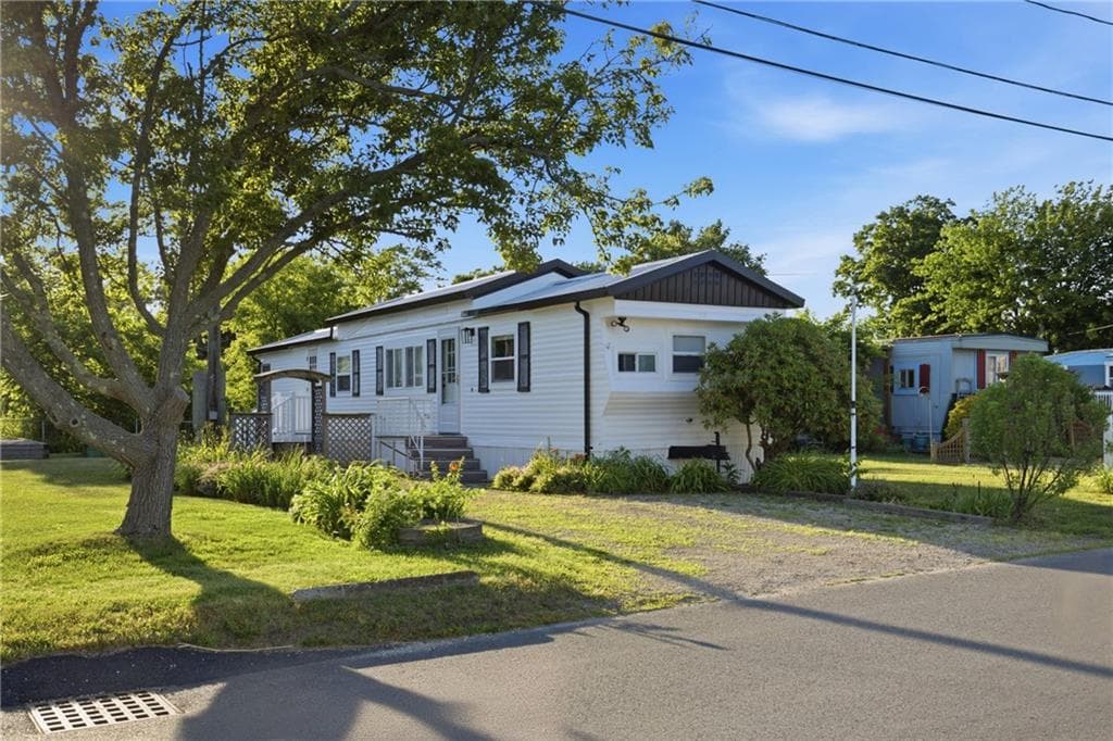 48 Mason Avenue photo 7
