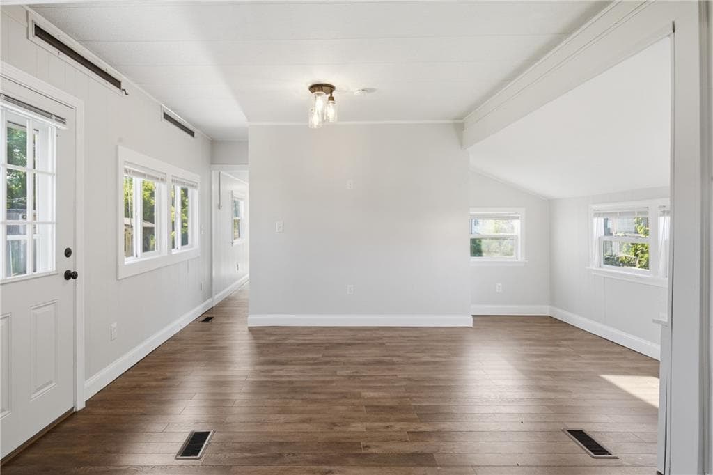 48 Mason Avenue photo 3