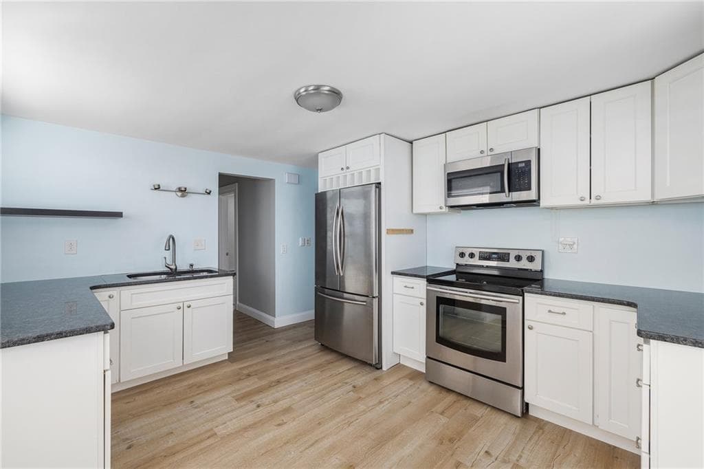 82 Burnside Avenue photo 12