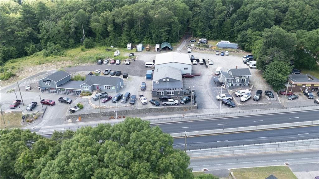 1097 Eddie Dowling Highway
