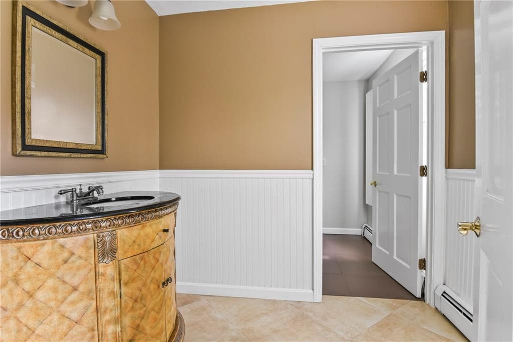 2360 Middle Road photo 16