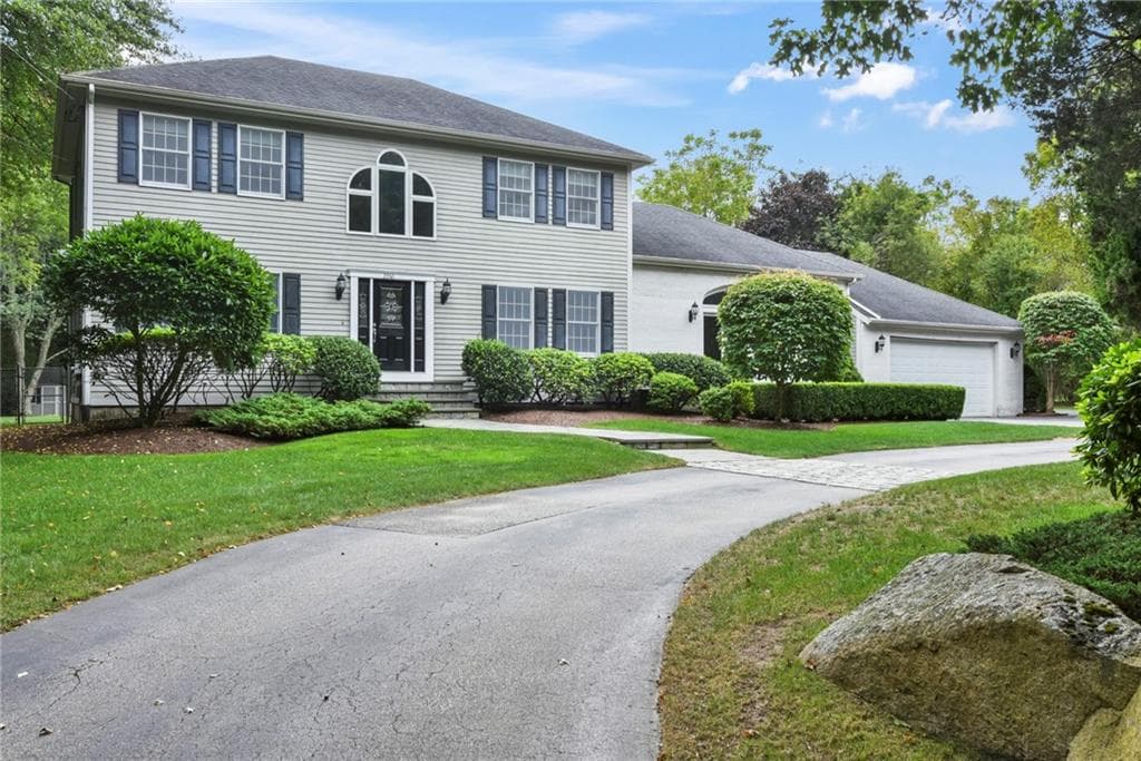 2360 Middle Road photo 3