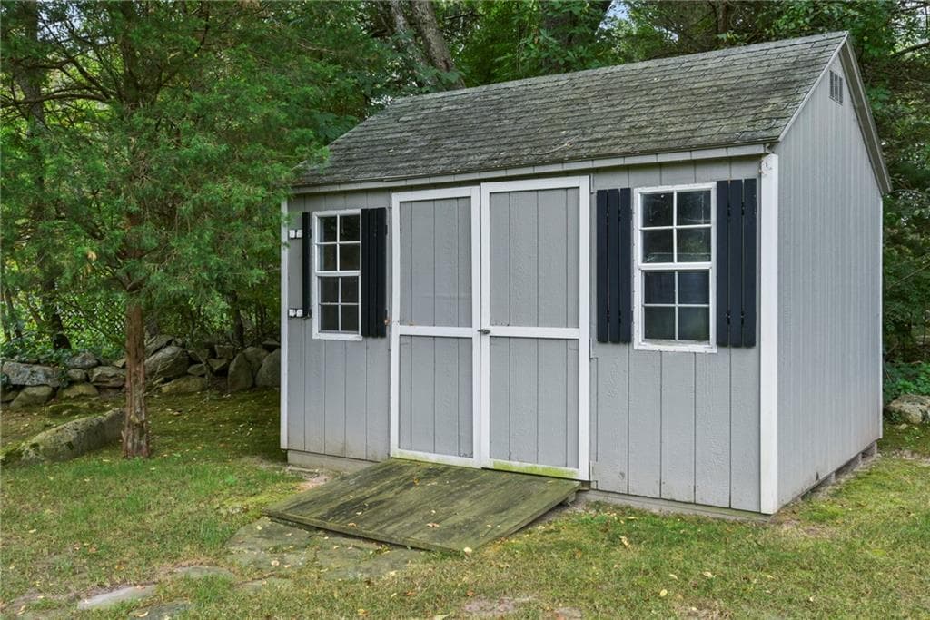 2360 Middle Road photo 10