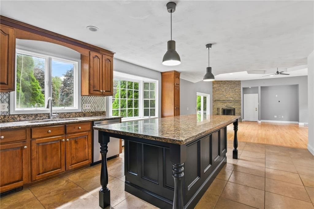 2360 Middle Road photo 21