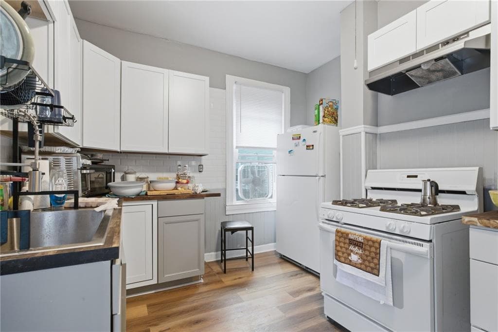 Multi Family at 156 160 Bridgham Street, Providence, photo 8 of 28
