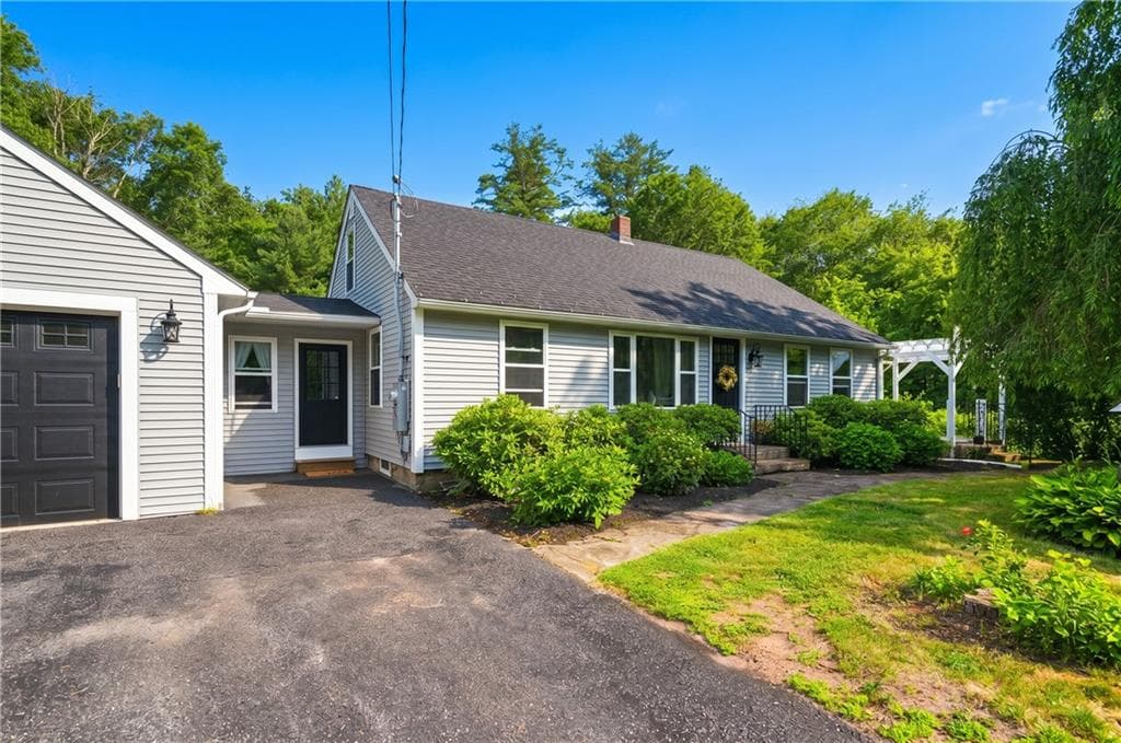 Single Family Residence at 1070 Tarkiln Road, Burrillville, photo 4 of 41