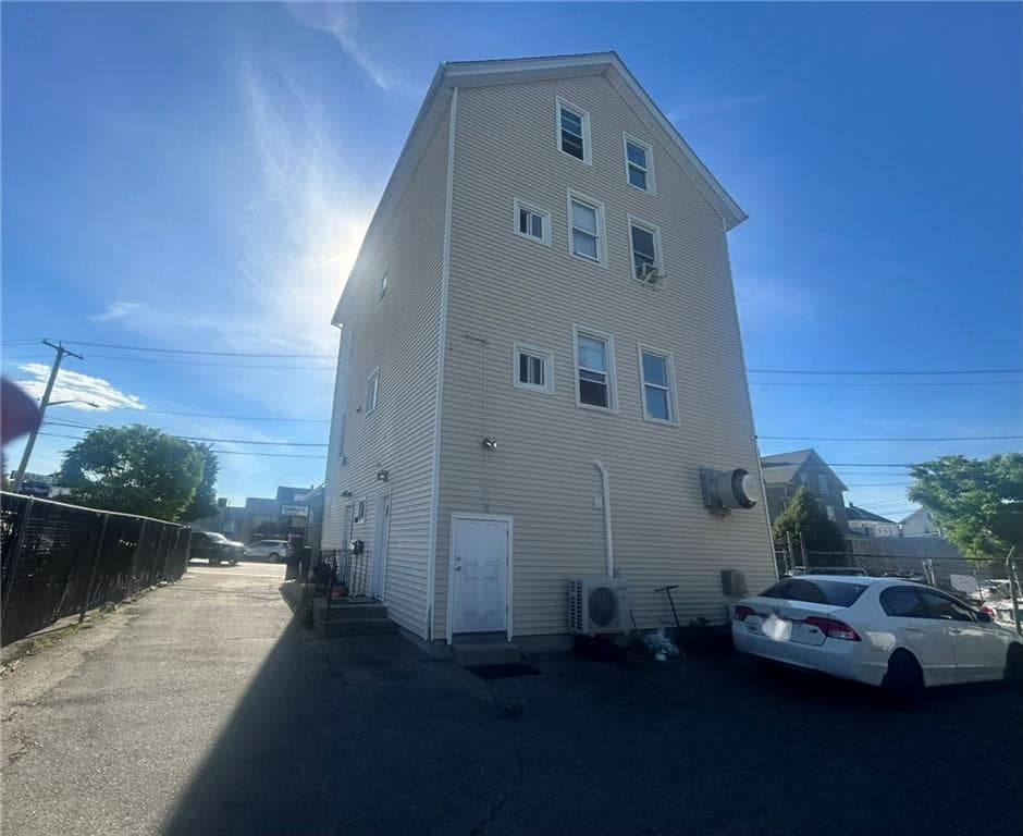 Multi Family at 605 Broadway, Pawtucket, photo 12 of 23