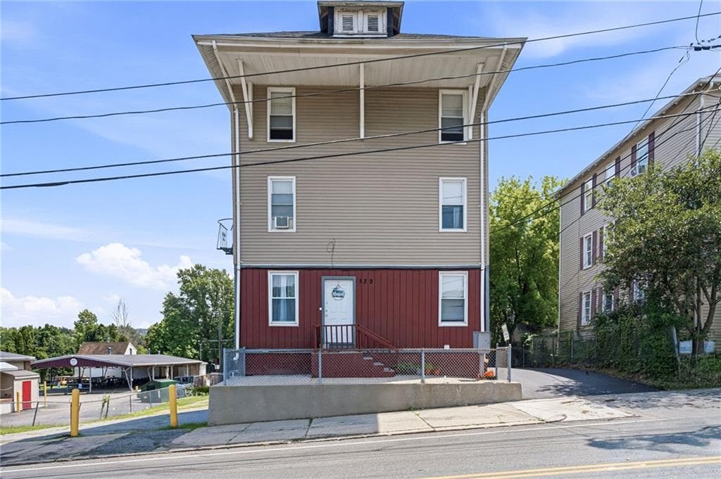 139 E School Street