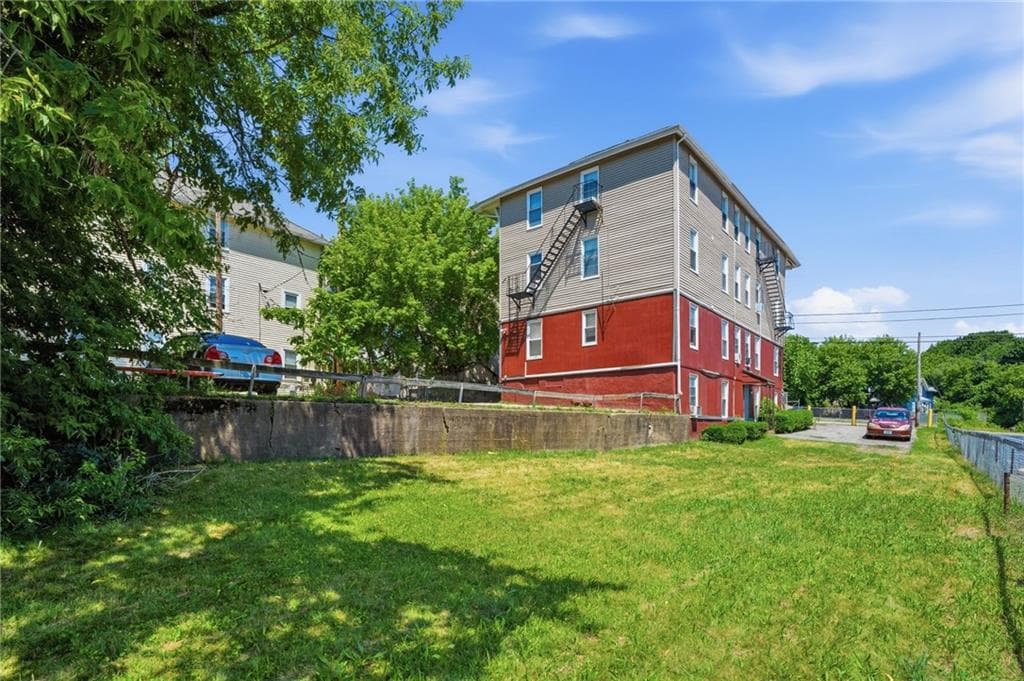 139 E School Street photo 41