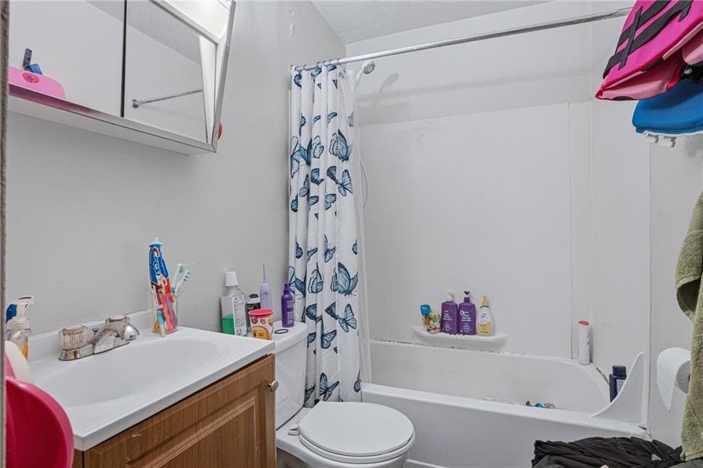139 E School Street photo 19