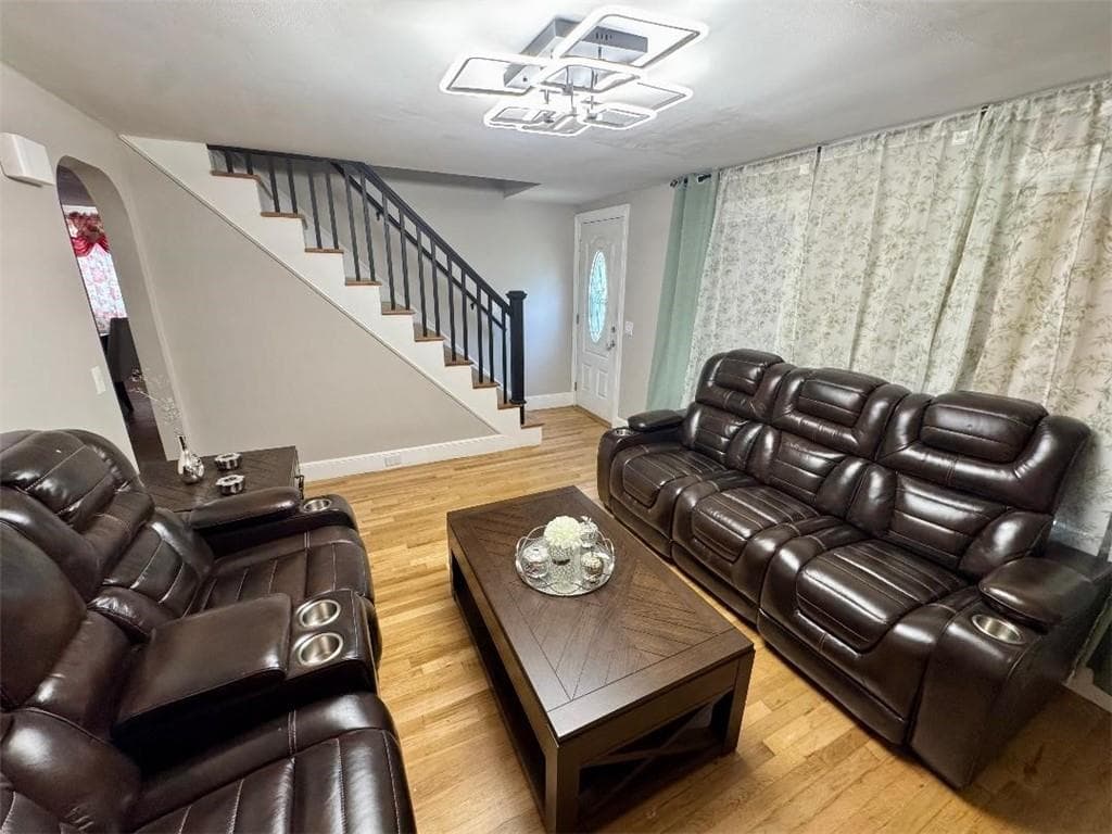 179 JORDAN Avenue photo 3