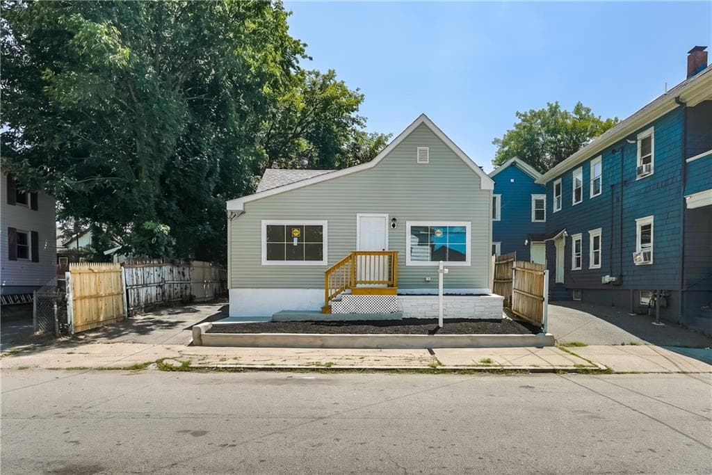 112 Hendrick Street photo 2