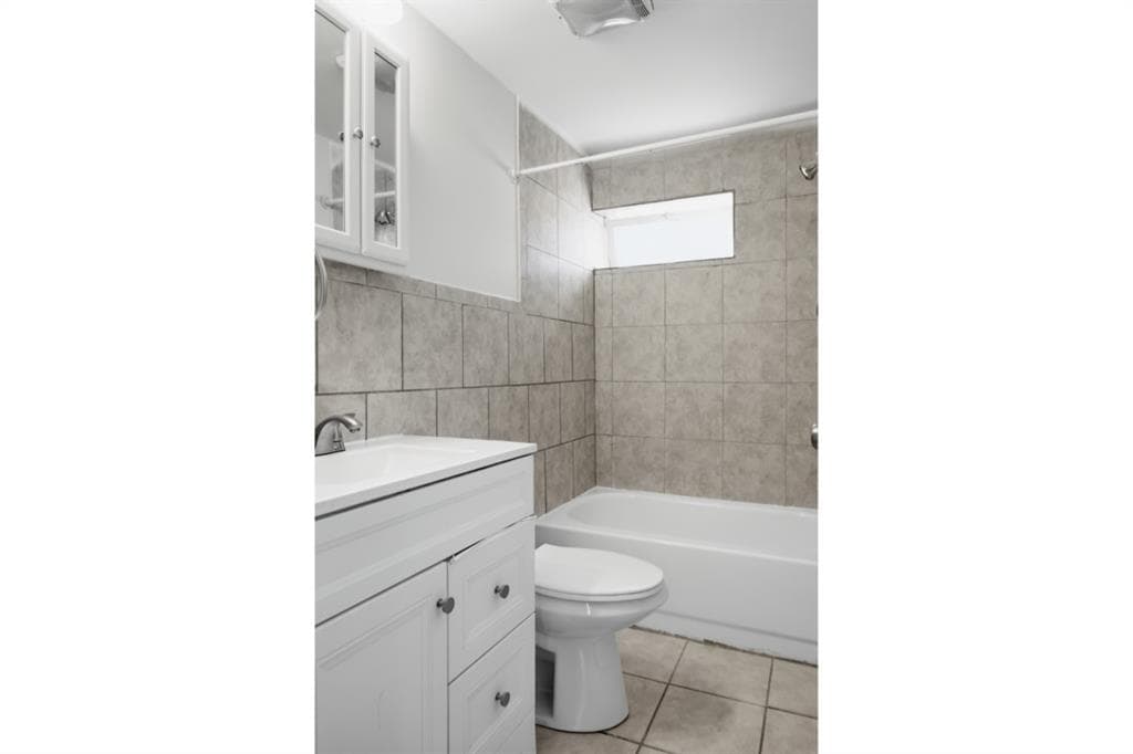 Single Family Residence at 22 Gladstone Street, Providence, photo 11 of 22