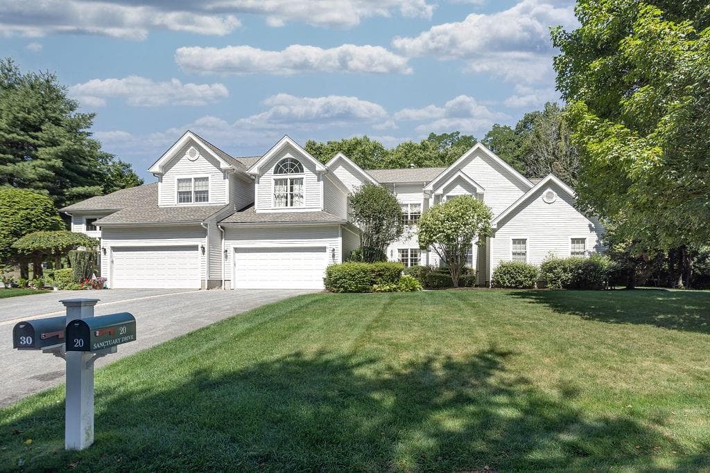 20 Sanctuary Drive photo 2