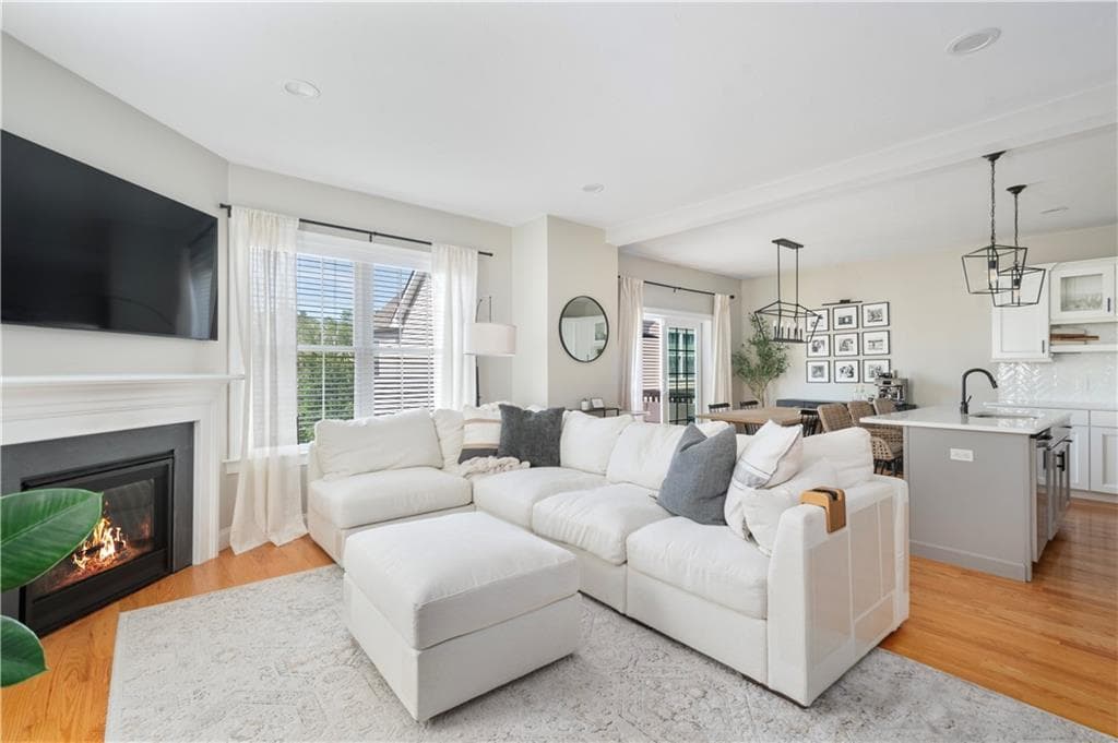 Condominium at 601 Hunting Hill Drive, Cumberland, photo 2 of 36