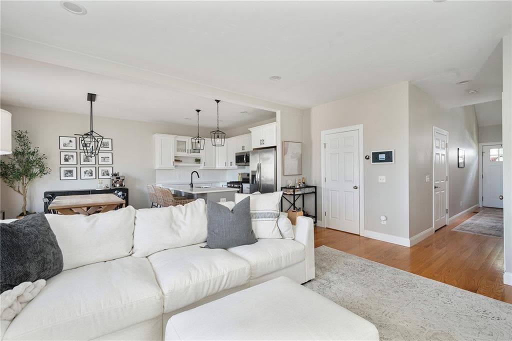 Condominium at 601 Hunting Hill Drive, Cumberland, photo 7 of 36