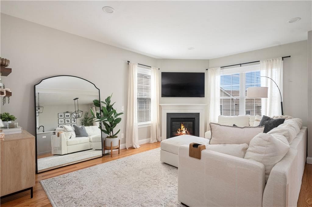 Condominium at 601 Hunting Hill Drive, Cumberland, photo 4 of 36