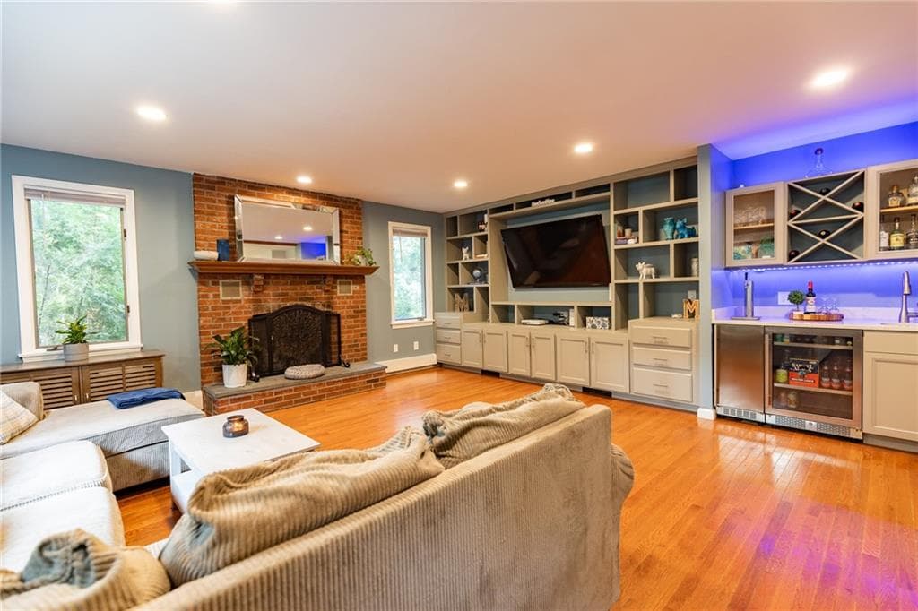 Single Family Residence at 20 Lincoln Drive, North Smithfield, photo 4 of 15